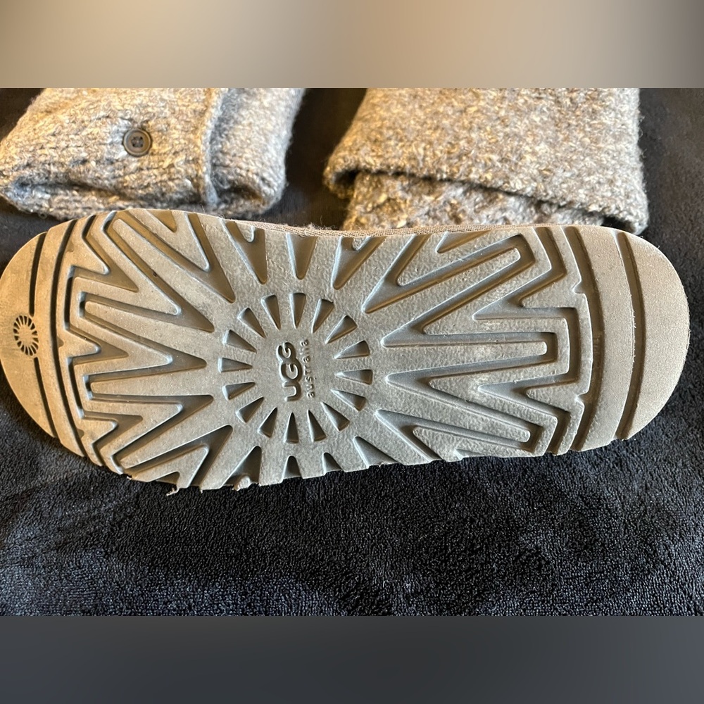 UGG Australia Lattice Cardy Boots - Picture 9 of 16